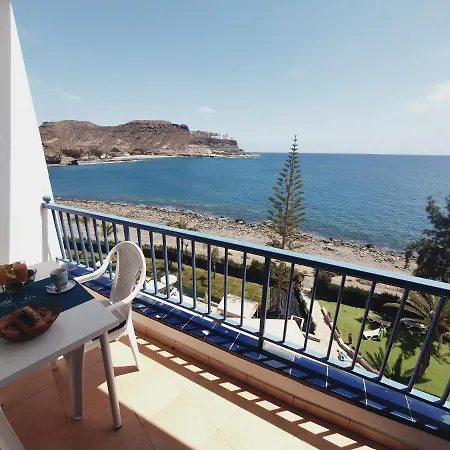 First Line Beach Apartment *